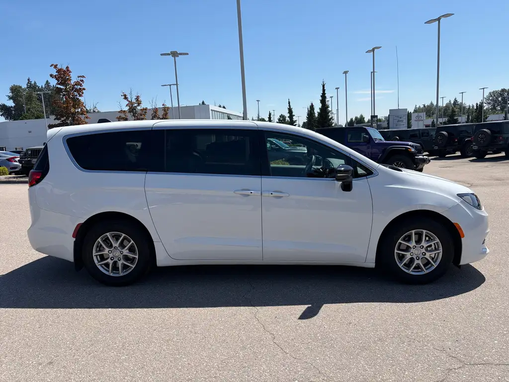
2025 Chrysler Grand Caravan SXT full									