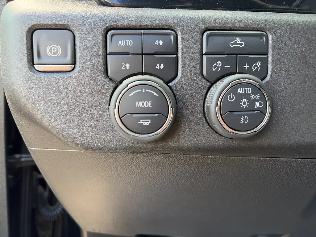 
2025 Chevrolet Silverado 1500 LT TRAILBOSS 4X4 full									