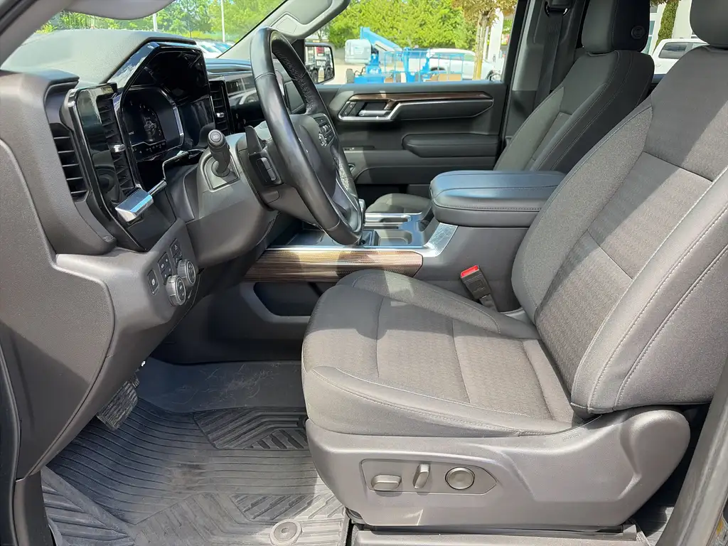 
2025 Chevrolet Silverado 1500 LT TRAILBOSS 4X4 full									