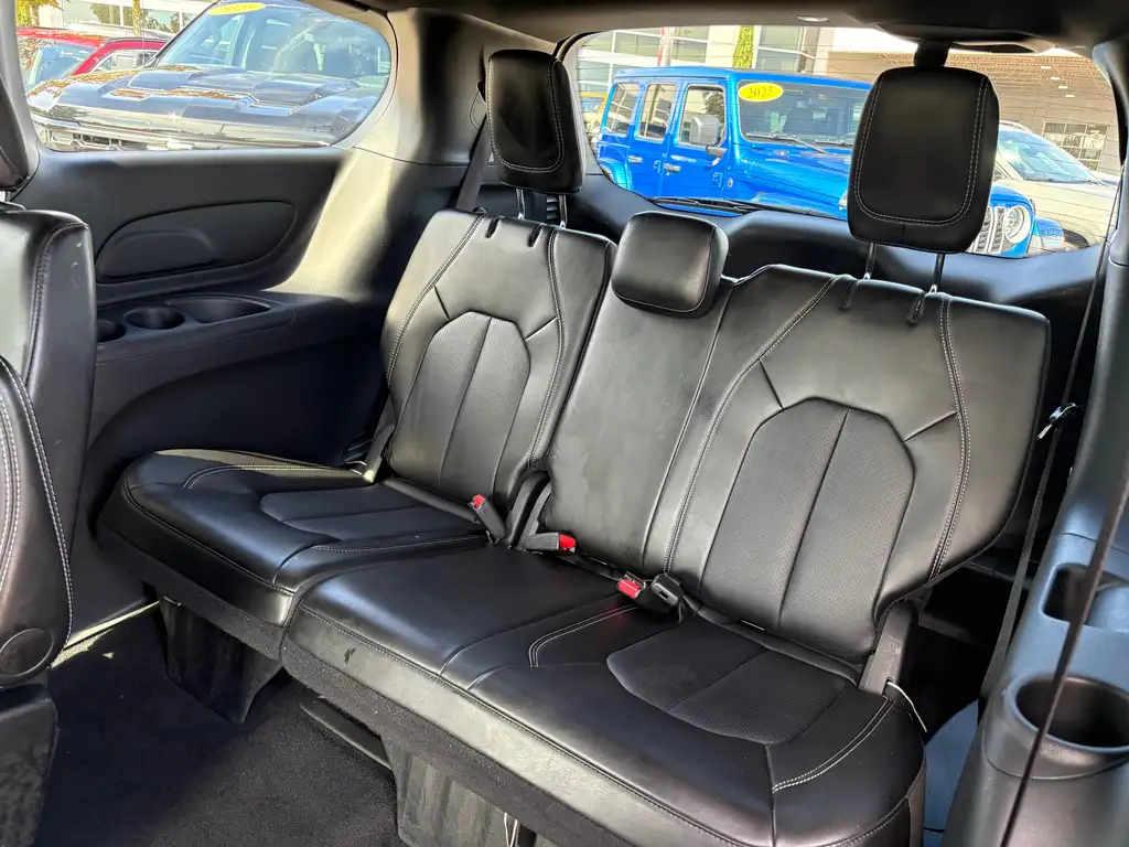 
2025 Chrysler Pacifica LEATHER POWER SLIDING DOORS POWER TAILGATE full									