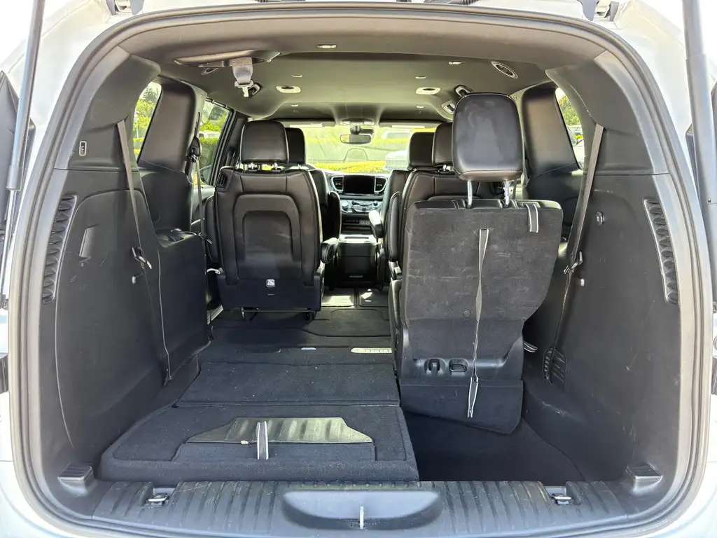 
2025 Chrysler Pacifica LEATHER POWER SLIDING DOORS POWER TAILGATE full									
