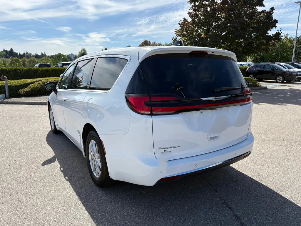 
2025 Chrysler Pacifica LEATHER POWER SLIDING DOORS POWER TAILGATE full									