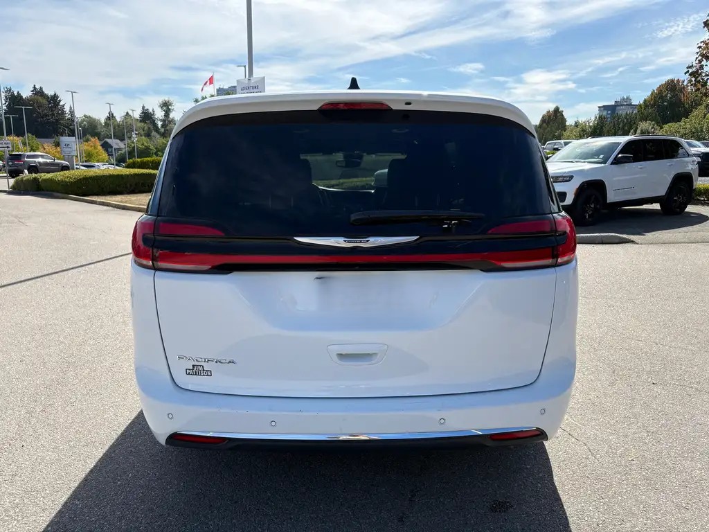 
2025 Chrysler Pacifica LEATHER POWER SLIDING DOORS POWER TAILGATE full									
