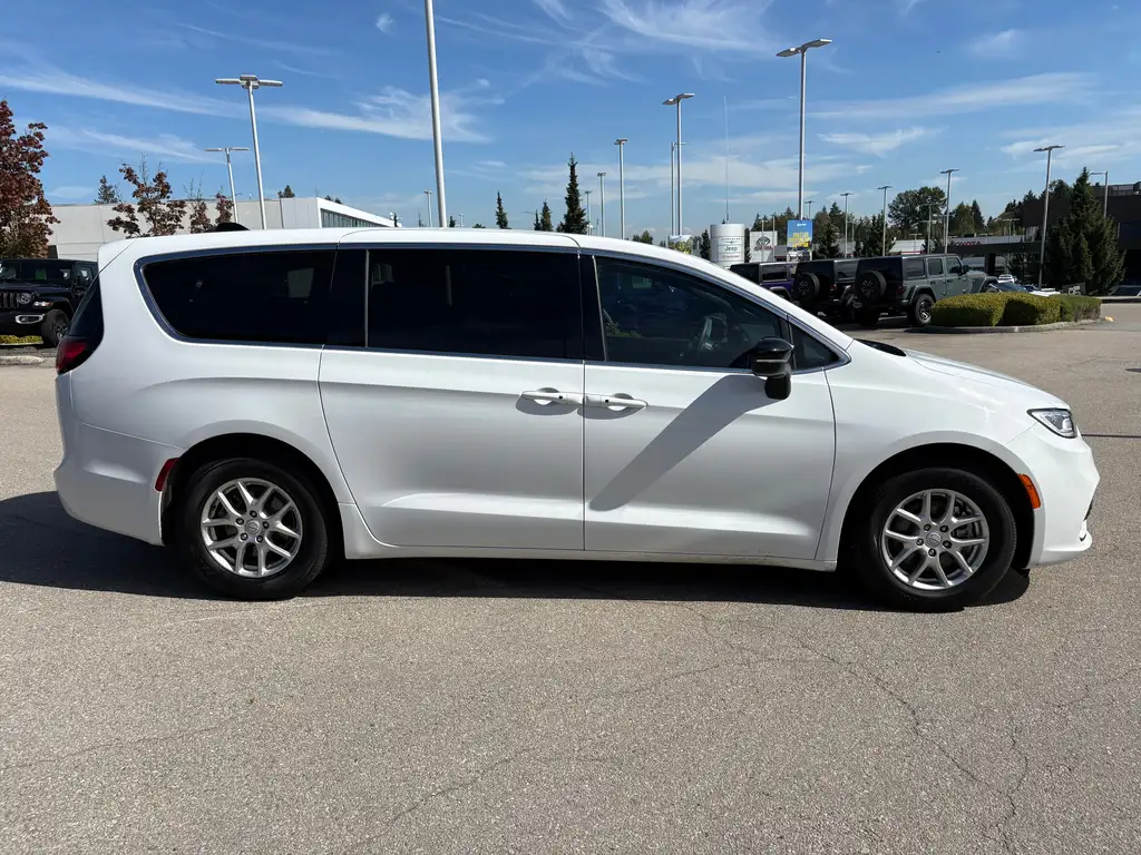 
2025 Chrysler Pacifica LEATHER POWER SLIDING DOORS POWER TAILGATE full									