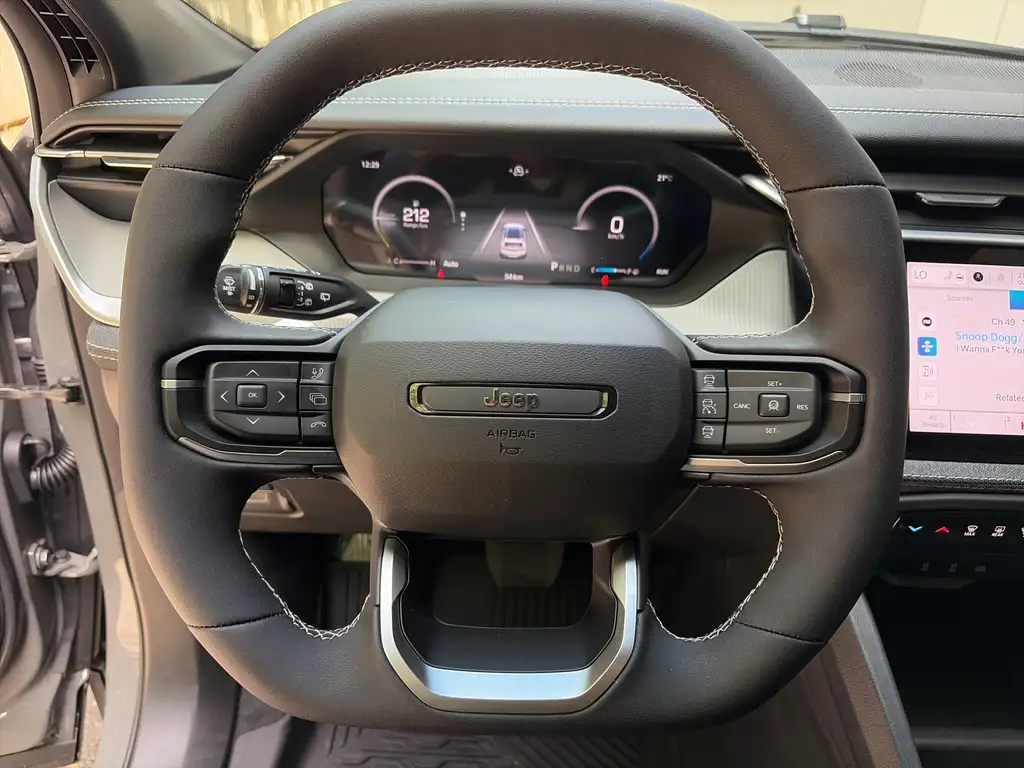 
2026 Jeep Cherokee Laredo full									