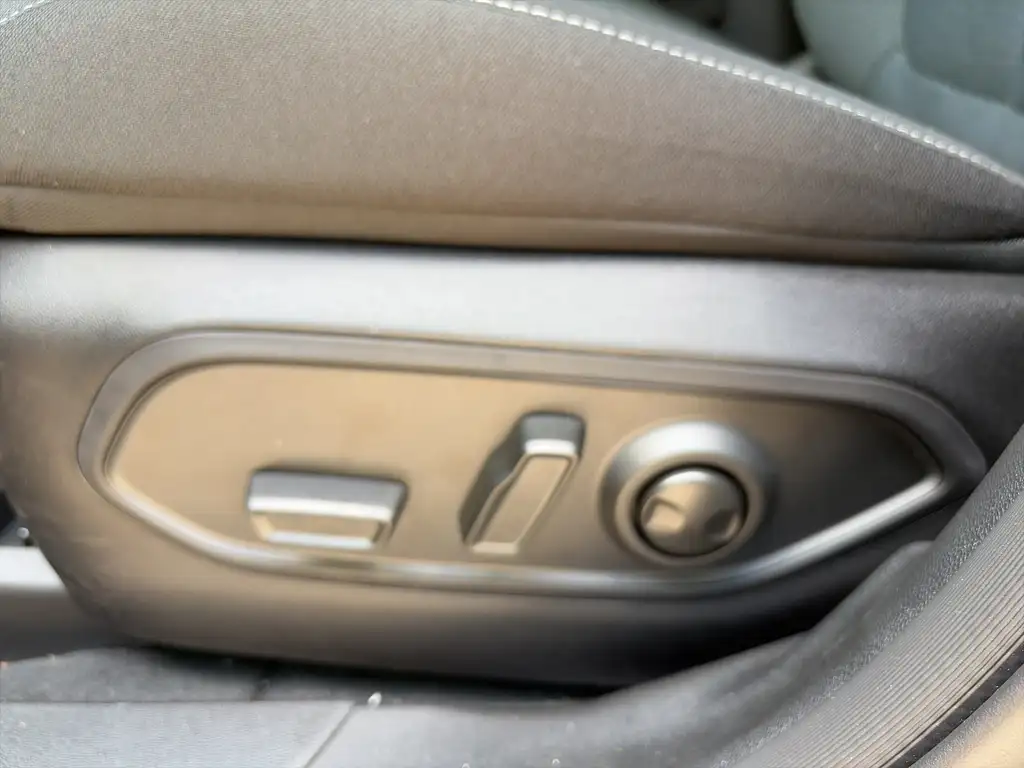 
2026 Jeep Cherokee Laredo full									