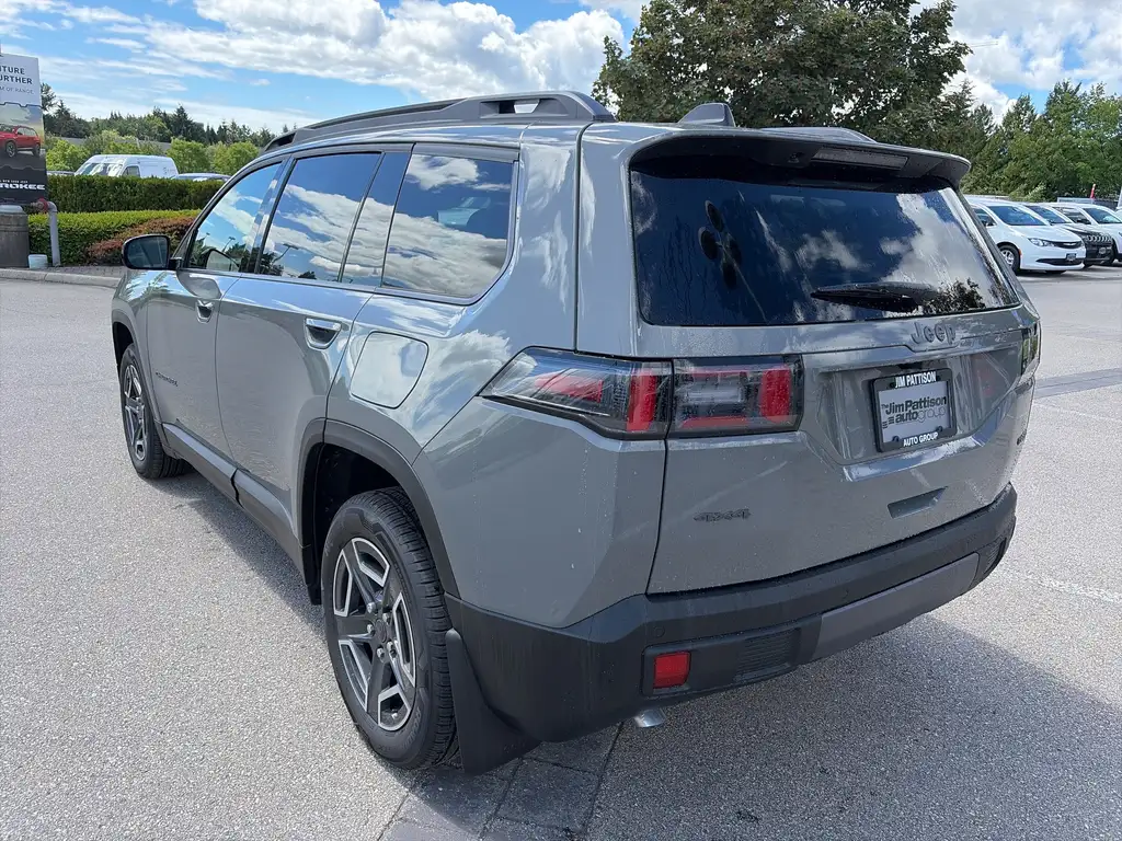 
2026 Jeep Cherokee Laredo full									