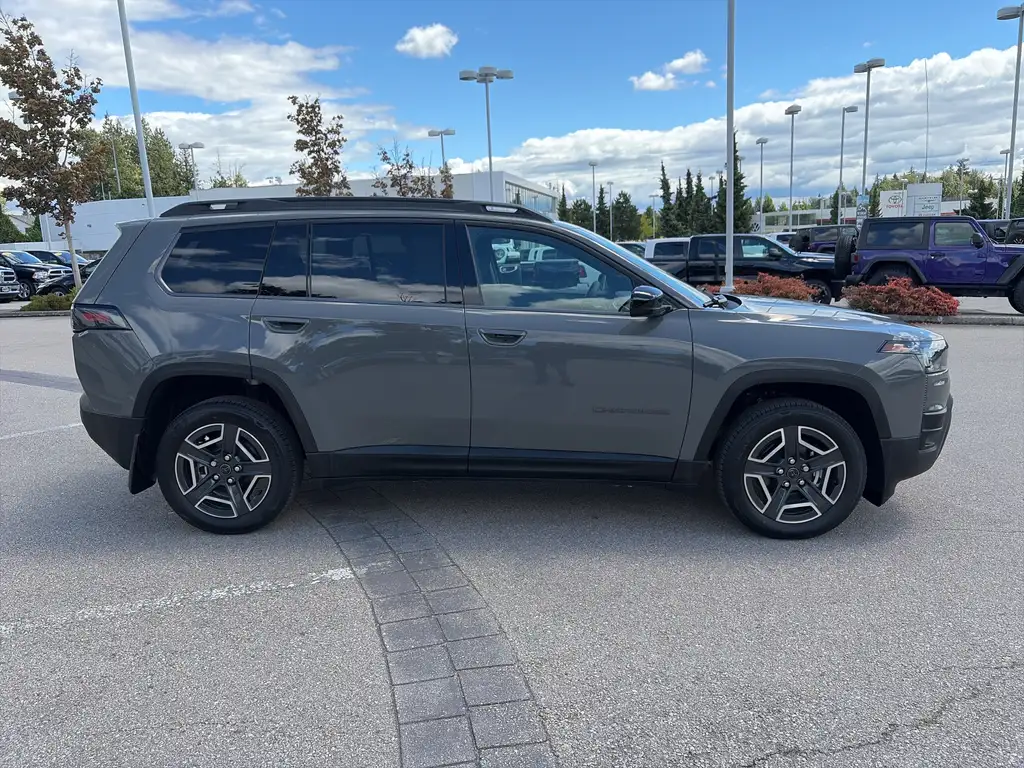
2026 Jeep Cherokee Laredo full									